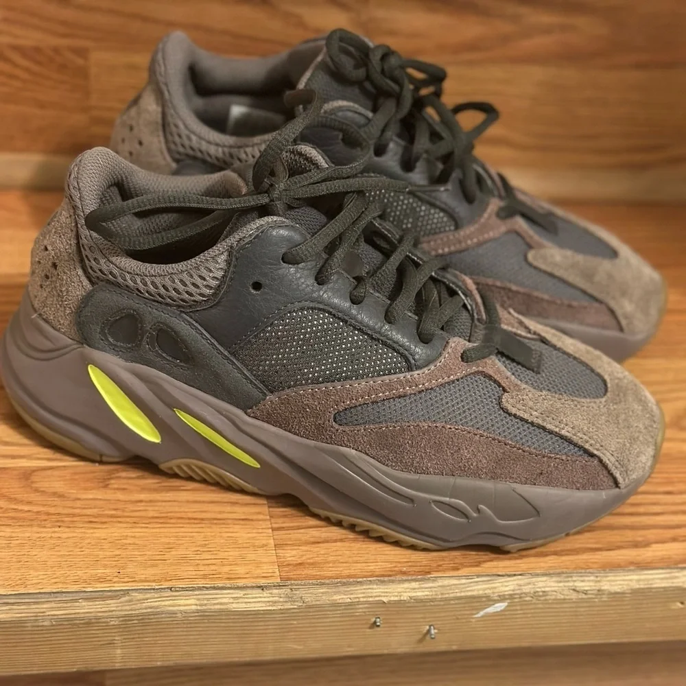Yeezy Boost 70 Mauve Men’s Size 6 Sneakers